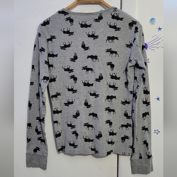 Hatley long sleeve sweater women Size Medium Color Gray with Moose design - Picture 2 of 3